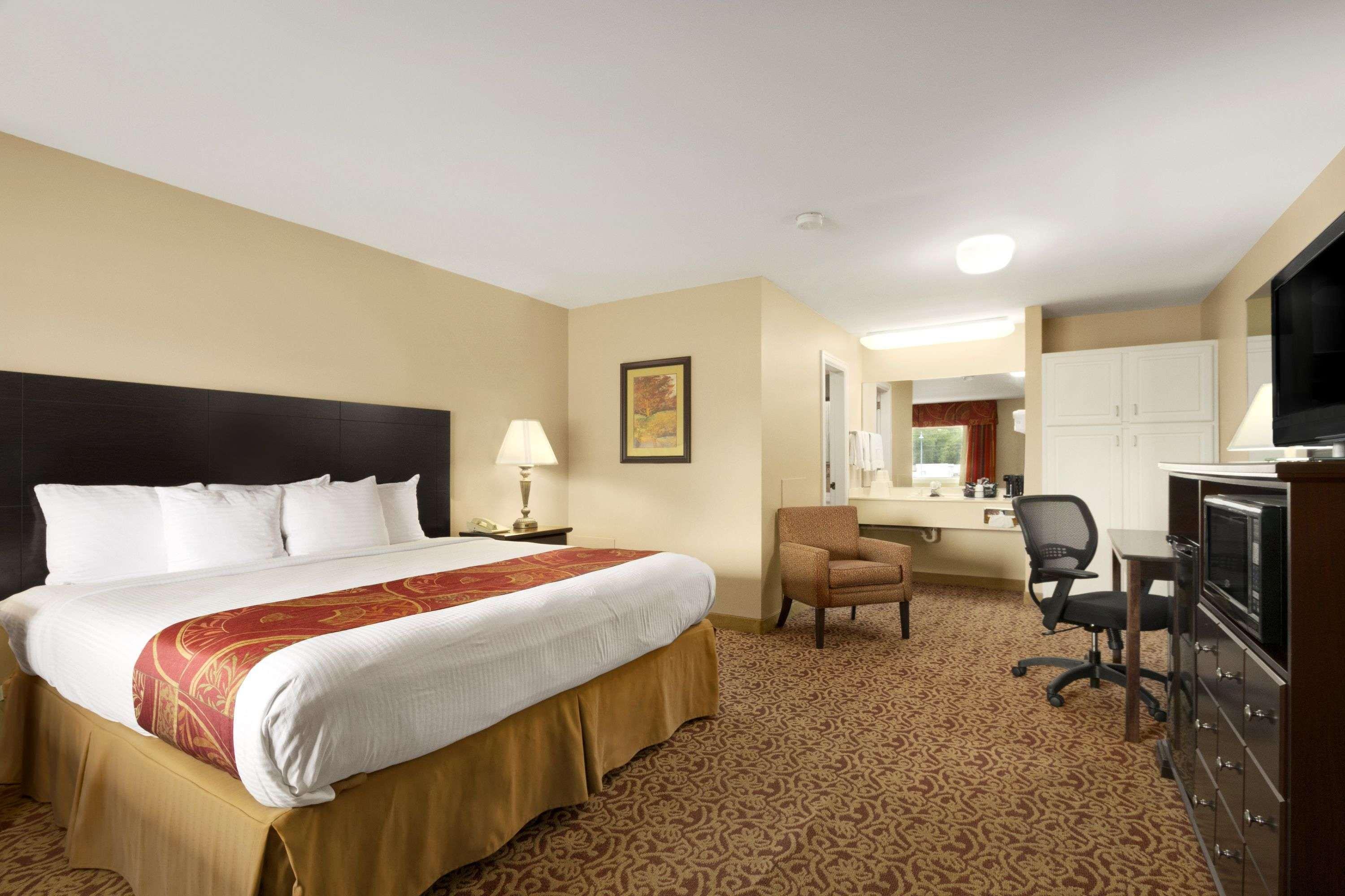 Days Inn By Wyndham Alexander City Exterior photo